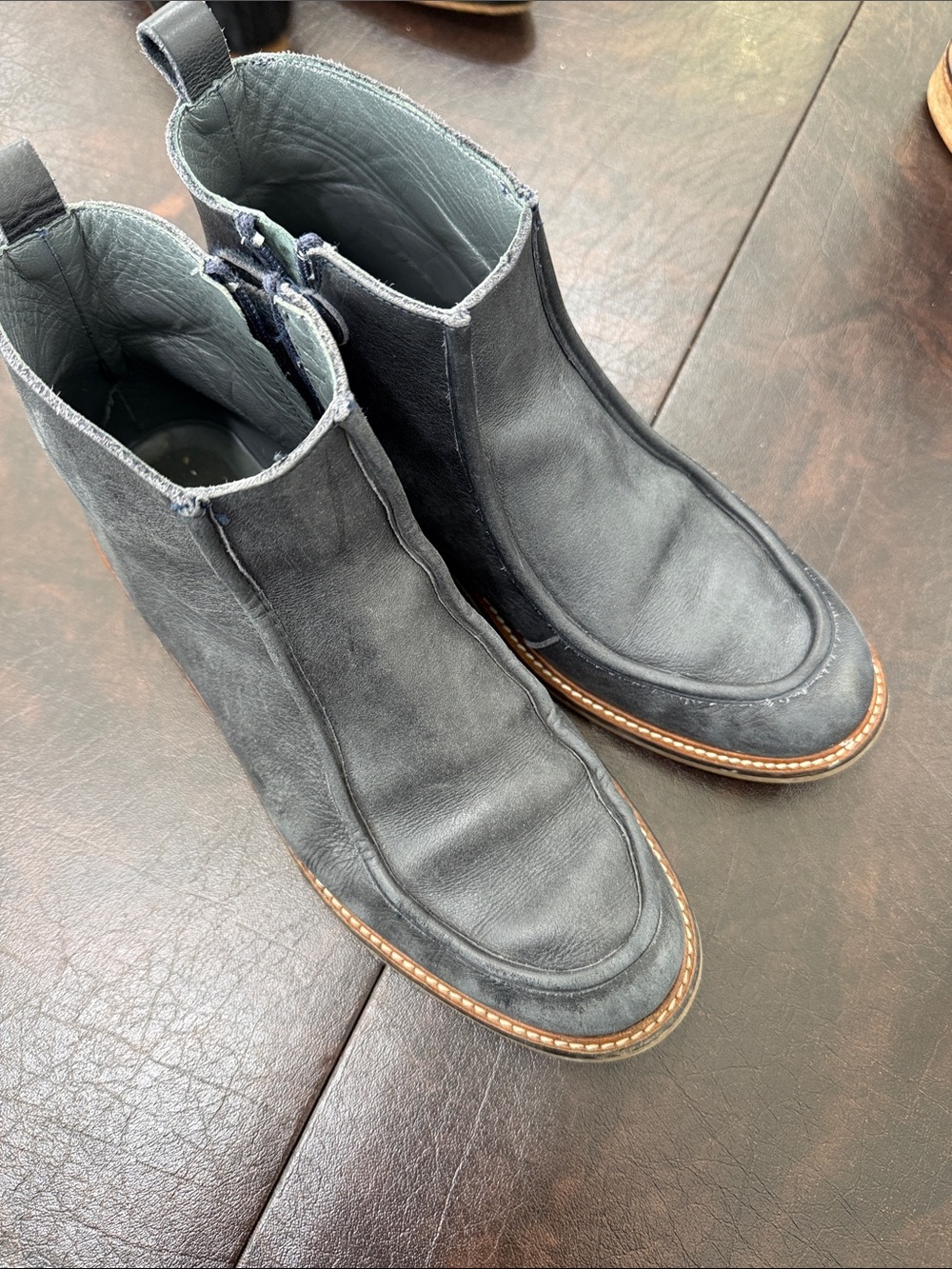 Bonpoint Kids Navy  Leather Chukka Boots with Brown Welt